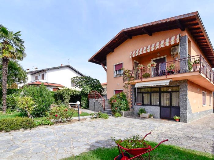 Casa con 6 locali in vendita in Via San Pietro, Centro, Binago