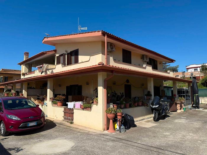 Casa trilocale in vendita in Via Foscagno, Campoleone Tre Colli, Aprilia