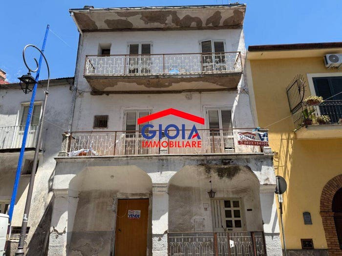 Appartamento quadrilocale in vendita in Corso Giuseppe Garibaldi, Falciano del Massico