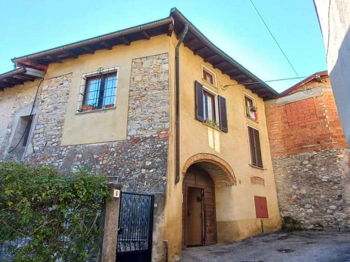 Casa trilocale in vendita in Via Giuseppe Mazzini, Gemonio