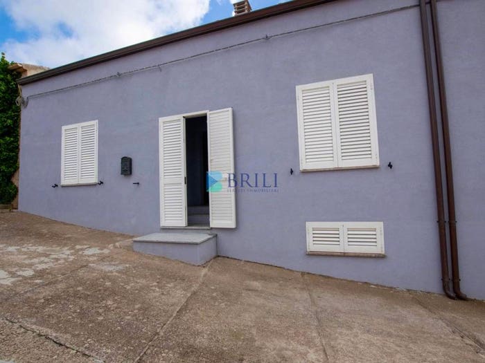 Casa con 5 locali in vendita in Via Giovanni Pascoli, Luras