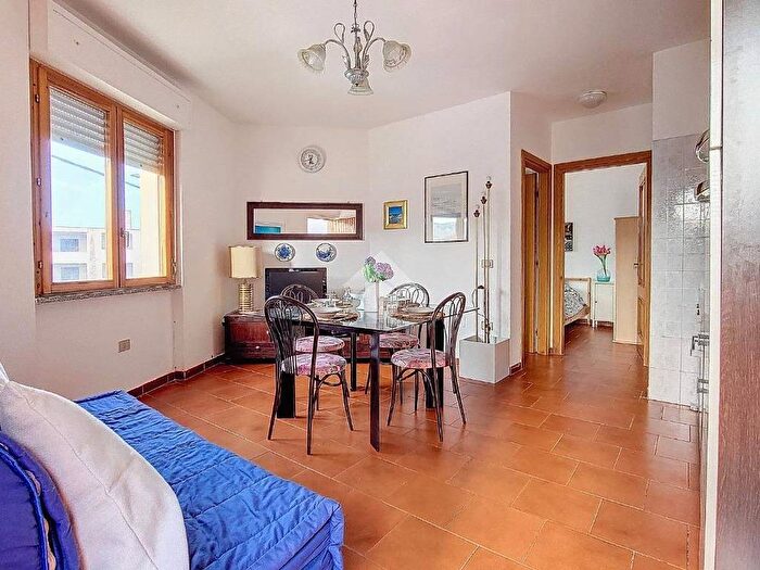Appartamento trilocale in vendita in Via Valle D'Aosta, Lu Bagnu, Castelsardo