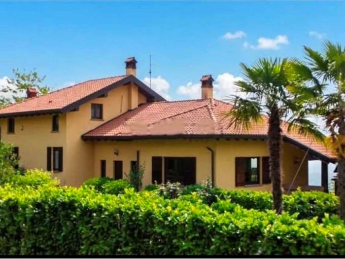 Casa con 6 locali in vendita in Pombia