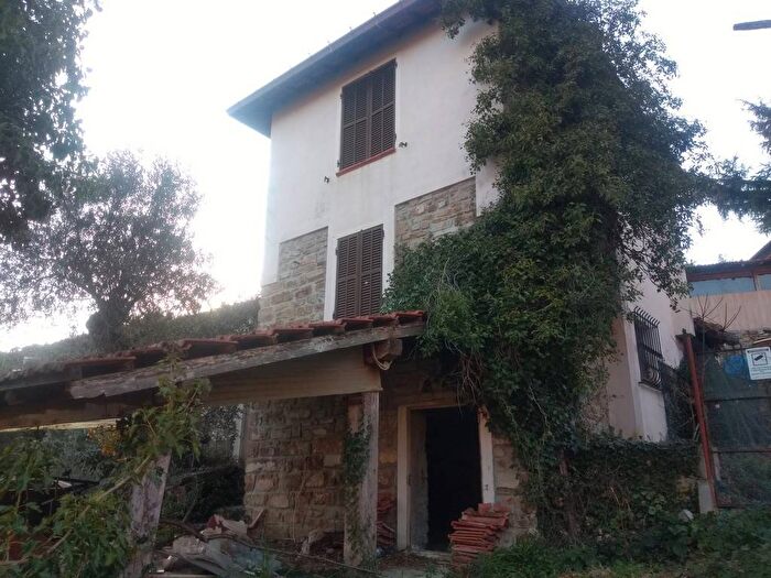 Casa con 6 locali in vendita in Località Pian del Soglio, Apricale