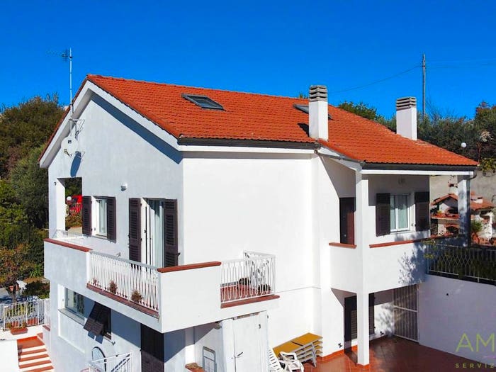 Casa con 6 locali in vendita in Regione Costa, Voze, Noli