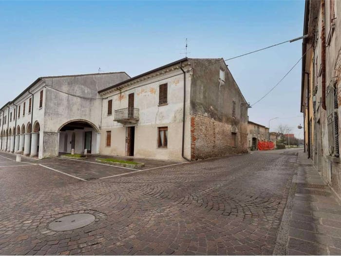 Casa con 6 locali in vendita in Centro, Piubega