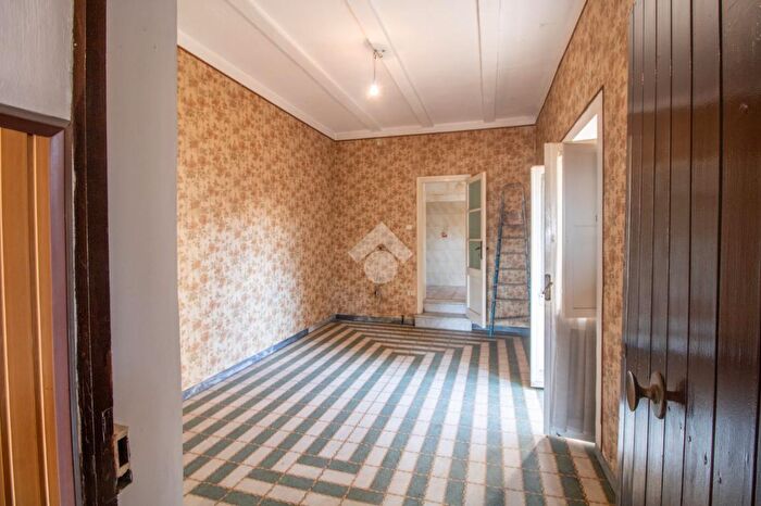 Casa con 9 locali in vendita in Via Francesco Eusepi, Stimigliano