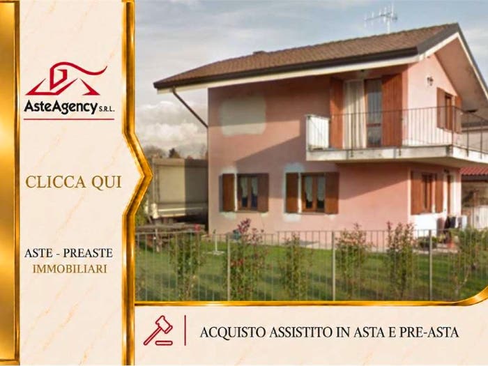 Casa quadrilocale in vendita in Via Giuseppe Verdi, Molteno