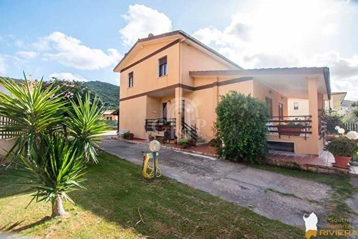 Casa con 8 locali in vendita in Viale Sardegna, Santa Maria Coghinas