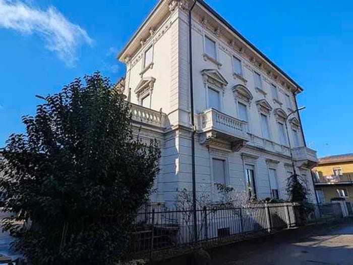 Appartamento trilocale in vendita in Via Salvo D'Acquisto, Centro, Luino