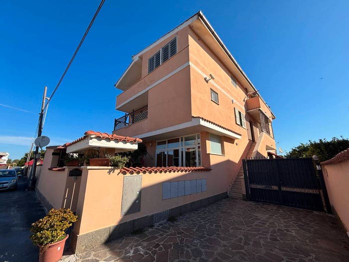 Appartamento trilocale in vendita in Via Passo Buole, Isola Sacra, Fiumicino