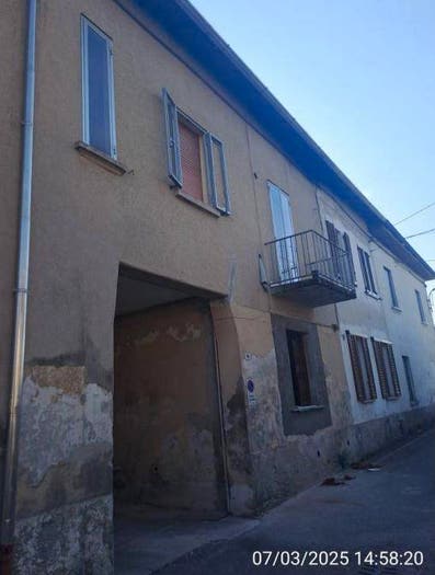 Appartamento trilocale in vendita in Via Montello, Venegono Inferiore