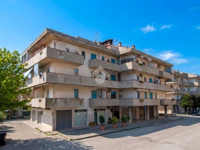 Appartamento trilocale in vendita in Via Vezzola, Centro, Martinsicuro