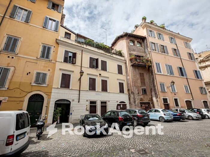 Appartamento trilocale in vendita in Piazza Costaguti, Ghetto Portico d'Ottavia, Roma