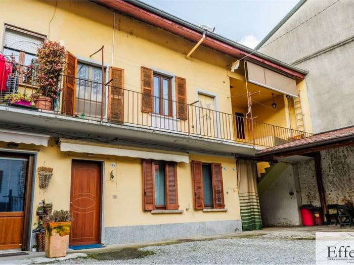 Appartamento con 5 locali in vendita in Via Garibaldi, Centro, Biandronno