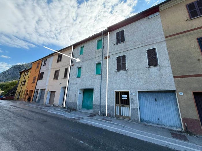 Casa con 6 locali in vendita in FALCIONI, Genga