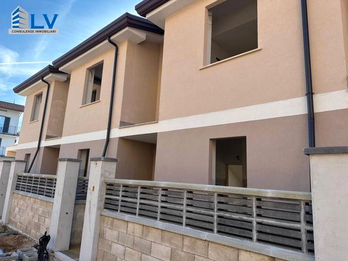 Casa quadrilocale in vendita in Via Marittima, Pratillo, Frosinone