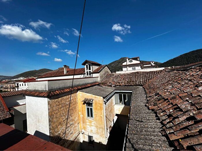Casa quadrilocale in vendita in Via Francesco Landi, San Leucio Briano, Caserta