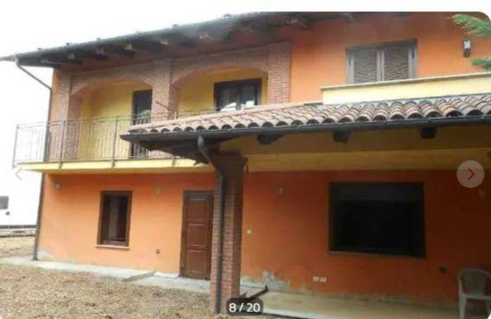 Casa con 6 locali in vendita in Via Sant'Anna, Cavour