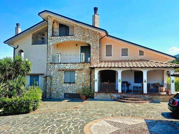Casa con 6 locali in vendita in Via Macchia, Giffoni Valle Piana
