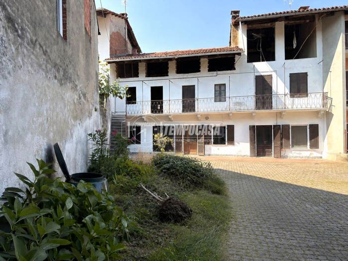 Casa con 6 locali in vendita in Via Ettore Perrone, Centro, Cossano Canavese