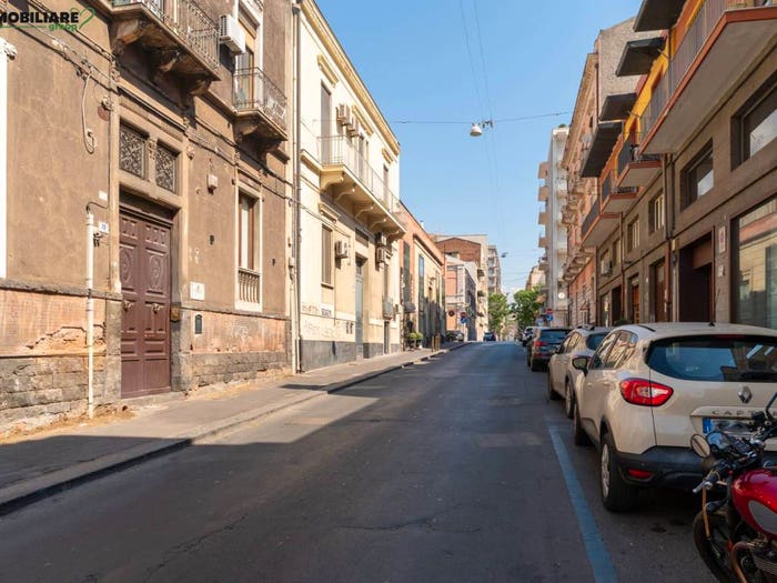 Appartamento quadrilocale in vendita in Via Vittorio Emanuele Orlando, Province Veneto, Catania