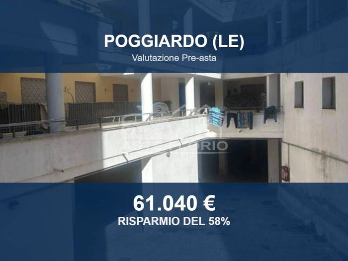 Appartamento quadrilocale in vendita in Via Giovanni Michele Laggetto, Centro, Poggiardo
