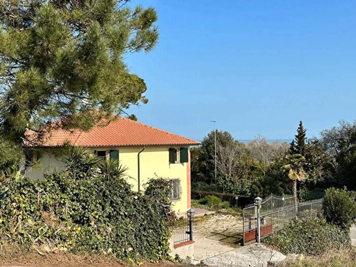 Casa con 6 locali in vendita in Contrada Abbadetta, Fermo