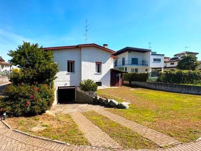 Casa quadrilocale in vendita in Via Alessandro Volta SNC, Vizzola Ticino