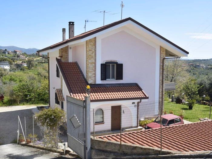 Casa con 6 locali in vendita in Via Maragoni, Spigno Saturnia