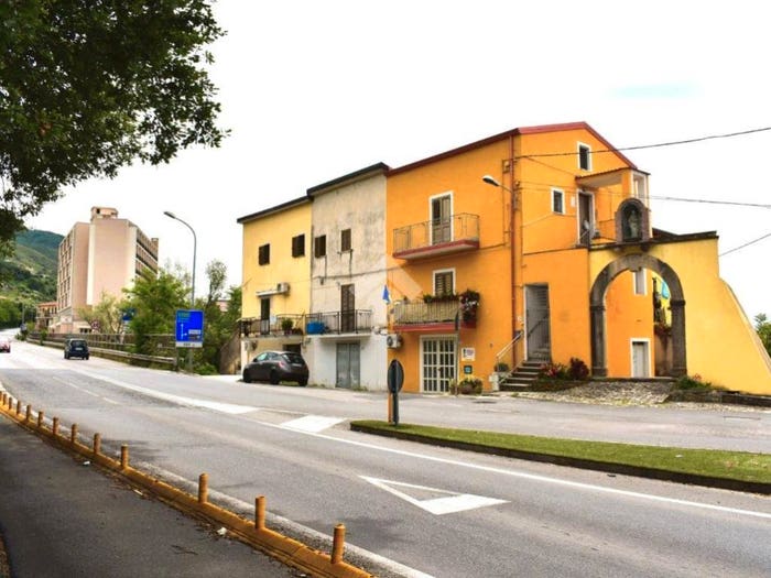 Appartamento trilocale in vendita in Via Croce, Paola