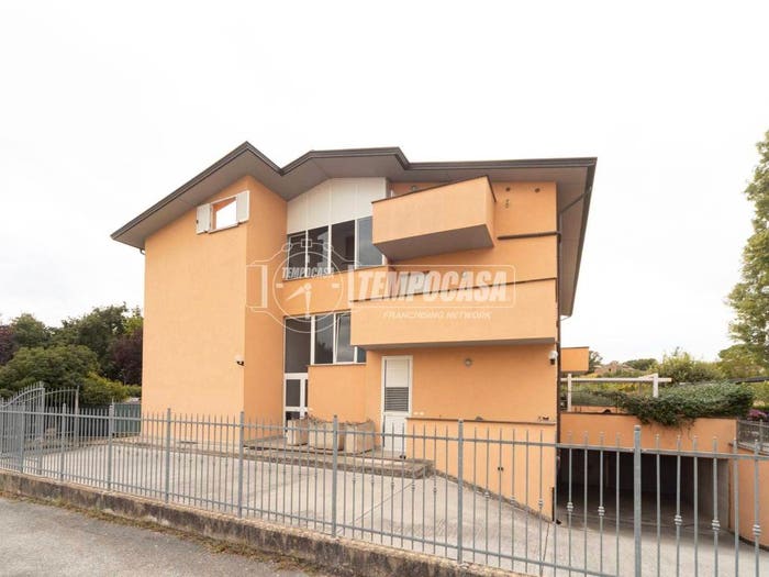 Appartamento trilocale in vendita in Via dei Lavatoi, Castel del Piano Pila, Perugia