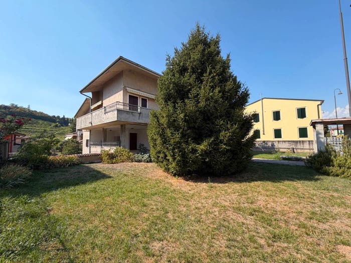 Casa con 6 locali in vendita in Viale Rimembranza, San Pietro, Lavagno