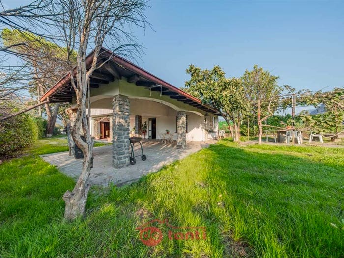 Casa con 6 locali in vendita in via nazionale, Colico Piano, Colico