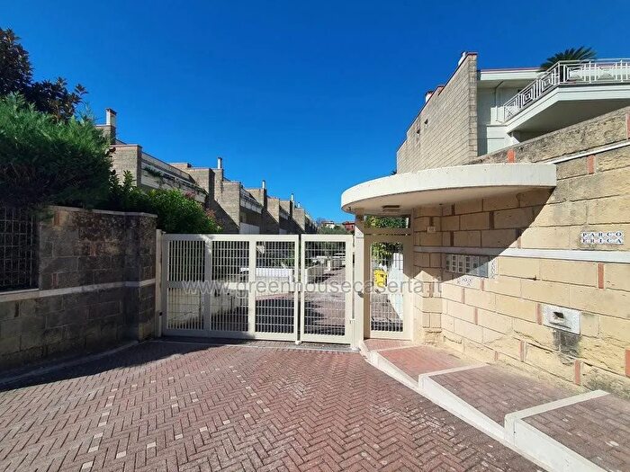 Appartamento quadrilocale in vendita in Via Antonio Marino, Caserta