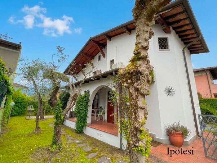 Casa quadrilocale in vendita in Via Terreni Pacchiani, Centro, Forte dei Marmi
