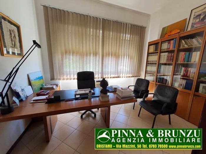 Appartamento con 5 locali in vendita in VIA CANALIS, Centro, Oristano