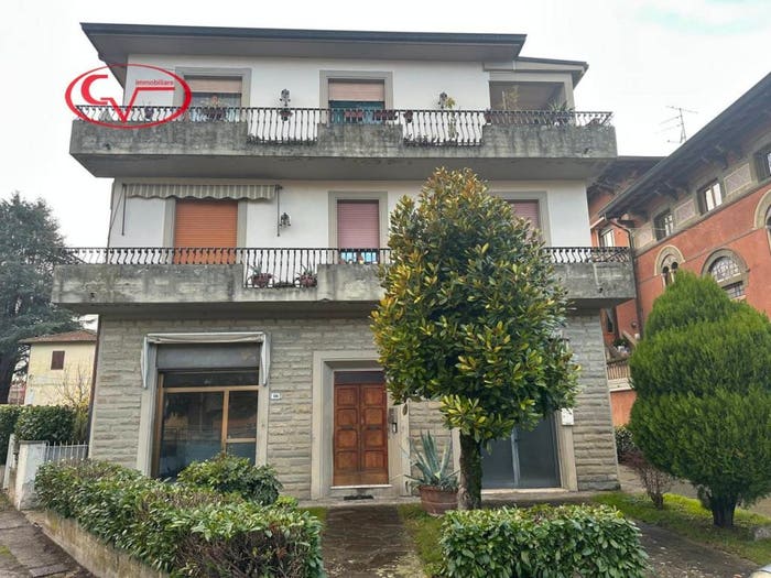 Casa con 6 locali in vendita in Via Ammiraglio Burzagli, Città, Montevarchi