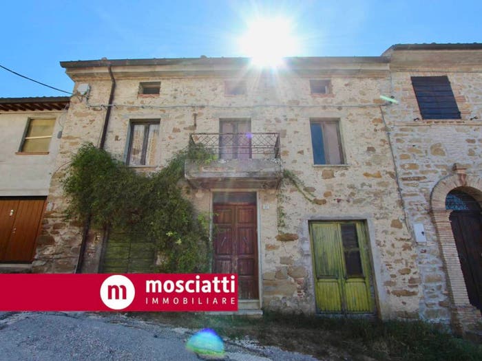 Casa con 6 locali in vendita in Località Valeano, Castelraimondo