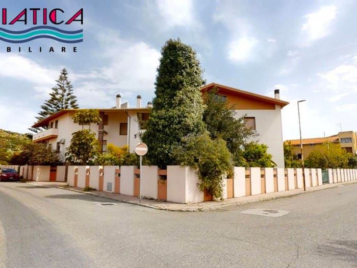 Casa con 6 locali in vendita in Via Grazia Deledda, Centro, Bosa