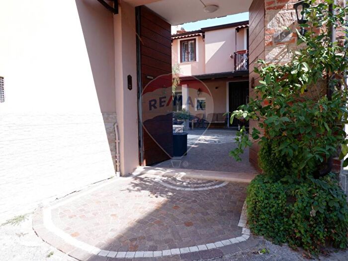 Casa con 6 locali in vendita in Via Casamasella, Tuoro, Caserta