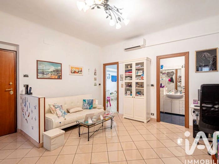 Appartamento con 5 locali in vendita in Via rossini, Rivarolo, Genova