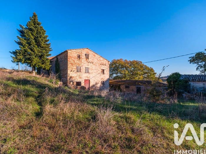 Casa con 6 locali in vendita in Via FIASTRA, Petriolo