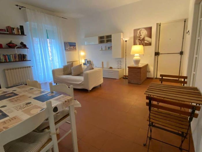 Appartamento trilocale in vendita in Via Giuseppe Zolezzi, Marina di Massa Centro, Massa