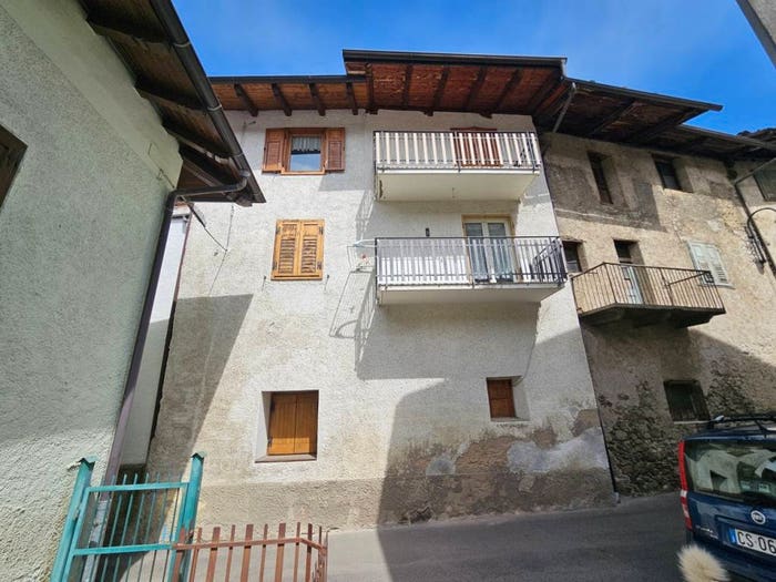 Casa quadrilocale in vendita in Via SGiacomo, Piano, Commezzadura