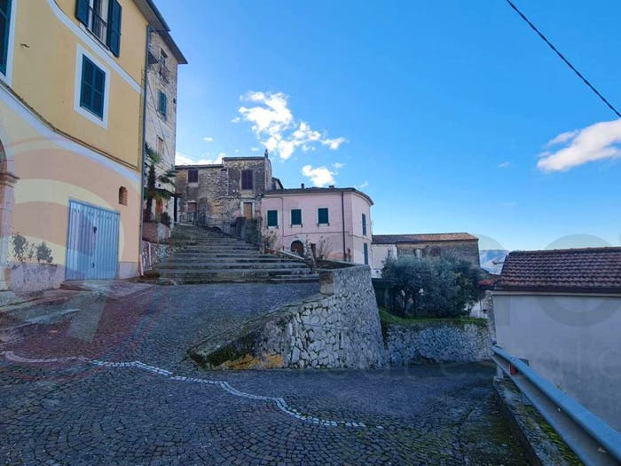 Casa con 6 locali in vendita in Via Manfredi, Centro, Arce