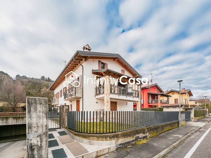 Appartamento con 6 locali in vendita in Via Muretti, Costermano sul Garda