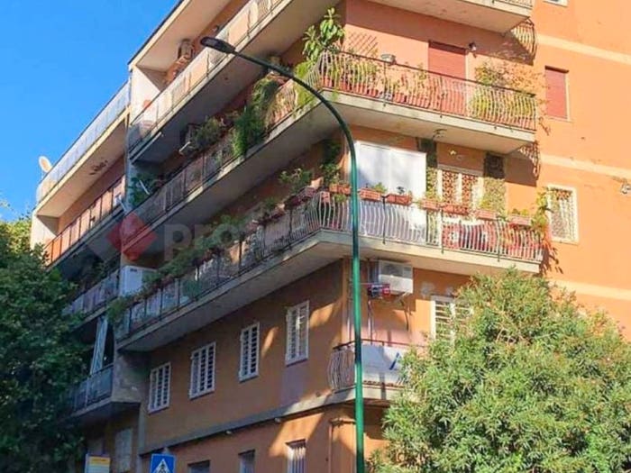 Appartamento con 5 locali in vendita in Via Bernardo Cavallino, Arenella, Napoli