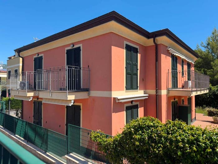 Appartamento trilocale in vendita in Via Diano San Pietro, Centro, Diano Castello