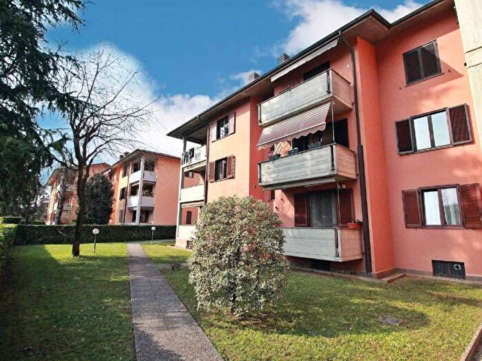 Appartamento trilocale in vendita in via Agnesi, Centro, Merate